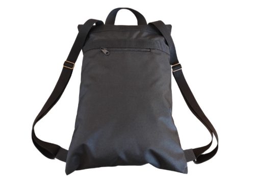 Fekete hátizsák első zsebbel 33x49 cm