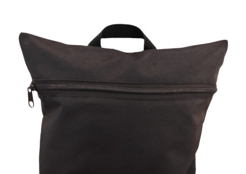 Fekete hátizsák első zsebbel 33x49 cm