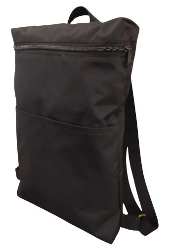 Fekete hátizsák első zsebbel 26x42x6 cm
