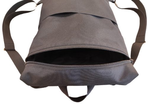 Fekete hátizsák első zsebbel 26x42x6 cm