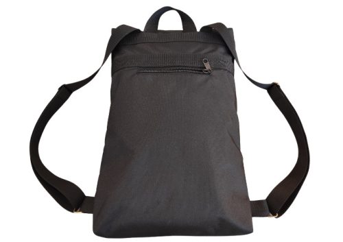 Fekete hátizsák első zsebbel 26x42x6 cm