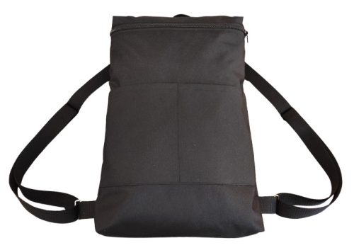 Fekete hátizsák első zsebbel 26x42x6 cm