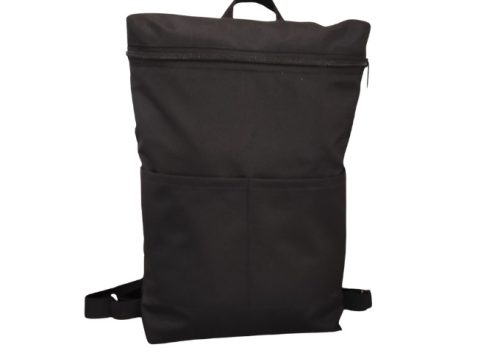 Fekete hátizsák első zsebbel 26x42x6 cm