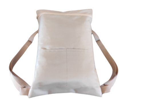 Drapp hátizsák első zsebbel 33x49 cm