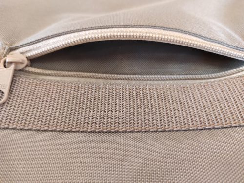 Drapp hátizsák első zsebbel 33x49 cm