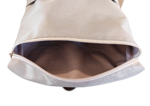 Drapp hátizsák első zsebbel 26x42x6 cm