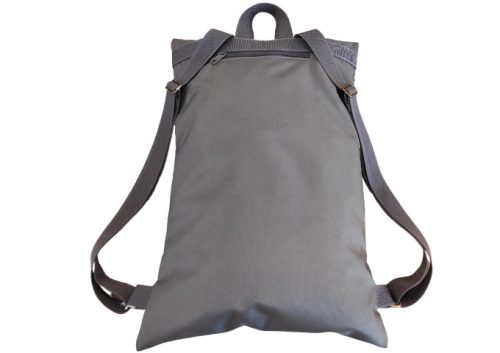 Szürke hátizsák első zsebbel 33x49 cm