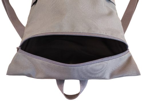 Szürke hátizsák első zsebbel 33x49 cm
