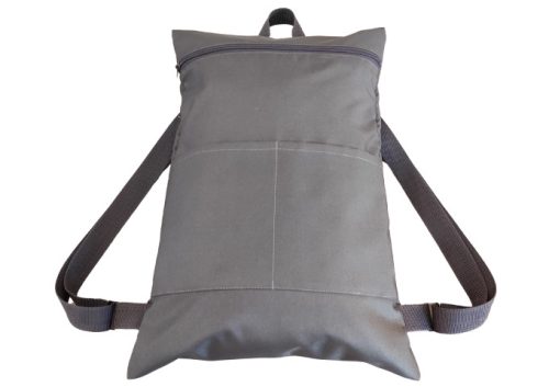 Szürke hátizsák első zsebbel 33x49 cm