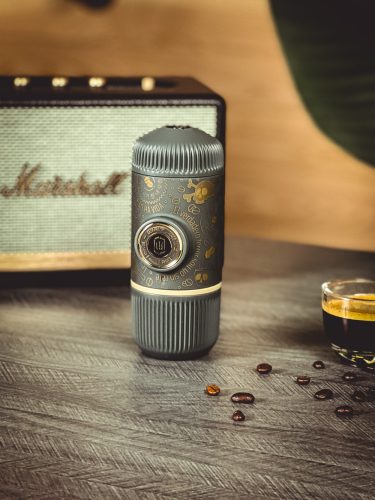 Wacaco Nanopresso Dark Souls hordozható kávéfőző, Szürke + kemény védőtok